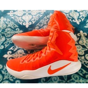 NIKE HYPERDUNK